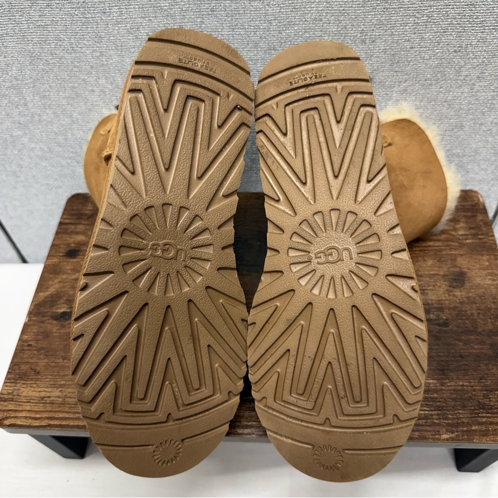 UGG Chestnut Short Suede Boot - Picture 8 of 8